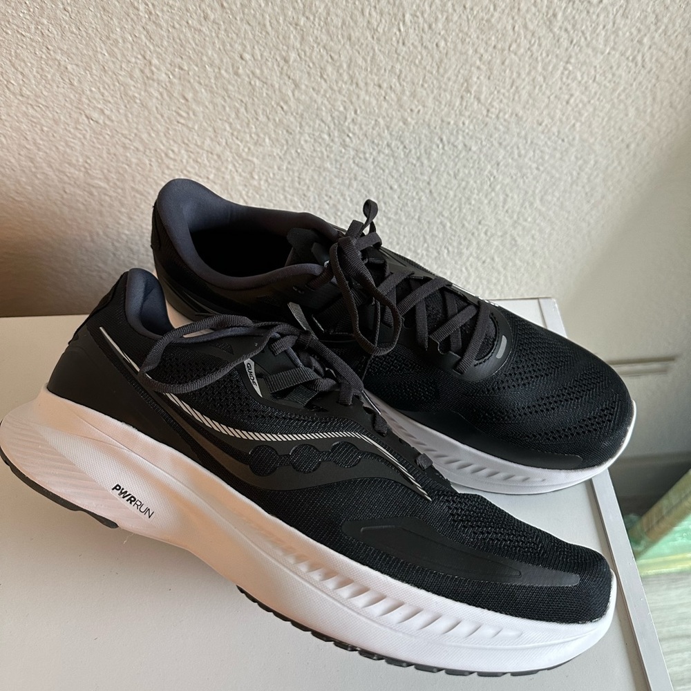 New Black Saucony Pwr Run tennis for men size 11.5